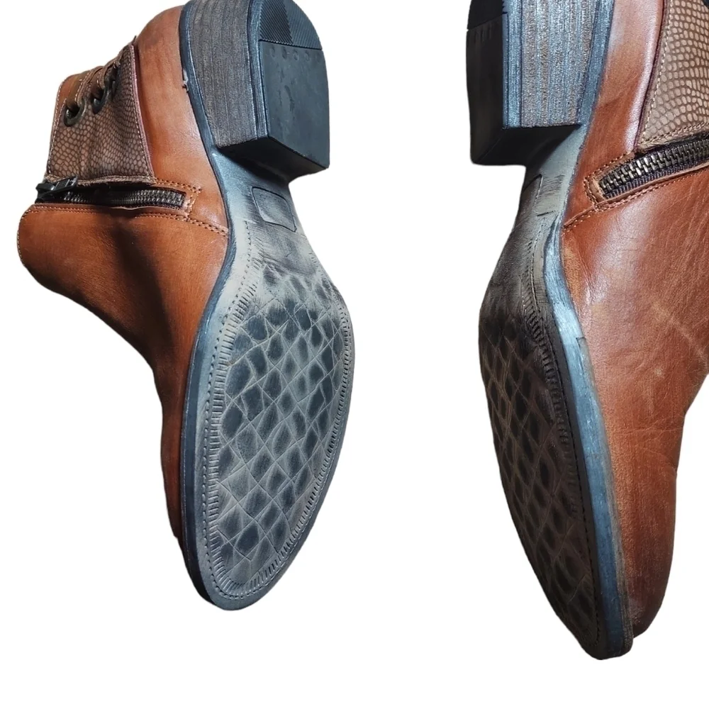 10 Sterling River‎ brown booties